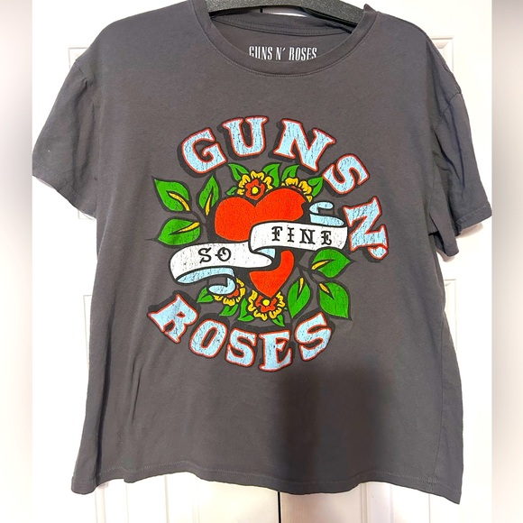 Guns N' Roses Tops - SALE NWOT Guns N’ Roses 🌹 Band T shirt